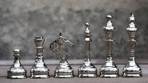 Pièces d'Échecs en Métal Fabrication Artisanale
