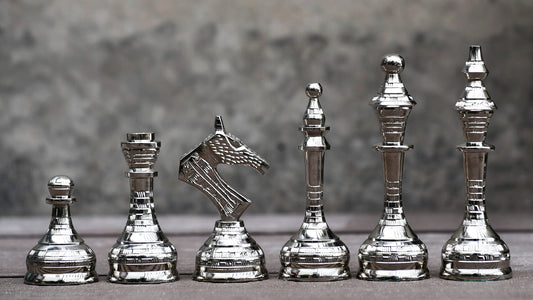 Pièces d'Échecs en Métal Fabrication Artisanale
