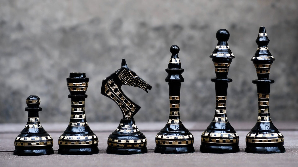 Pièces d'Échecs en Métal en Bois