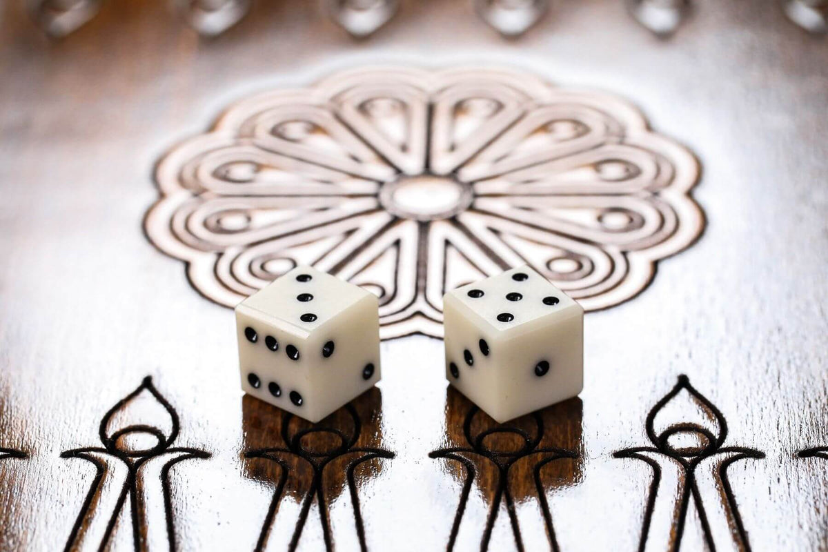 Plateau de Backgammon Orné Dés
