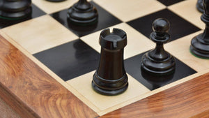 Reproduction Échiquier avec Tour Noire